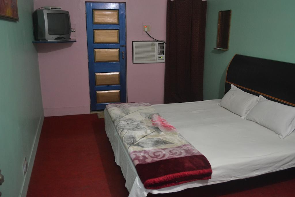 Hotel Sandeep Varanasi Exterior photo