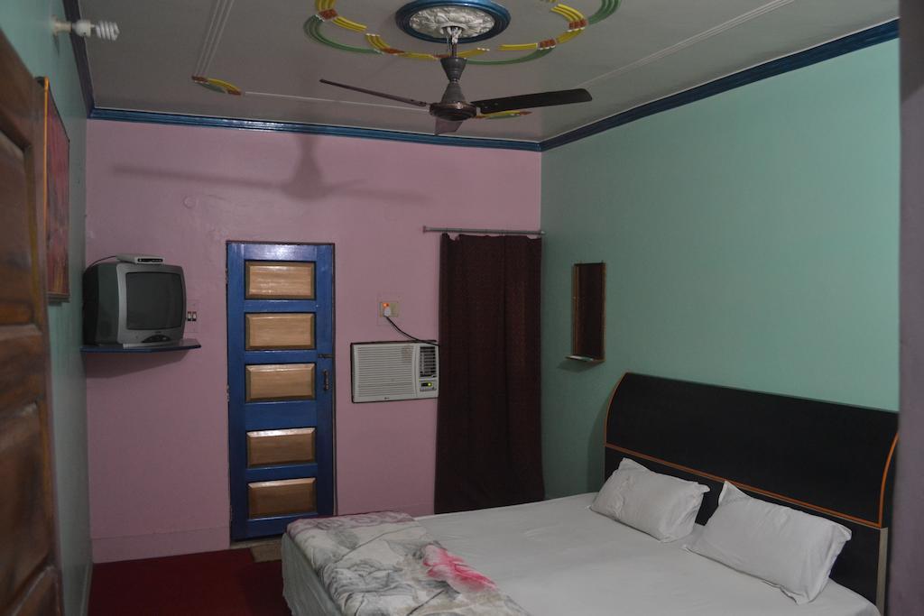 Hotel Sandeep Varanasi Exterior photo