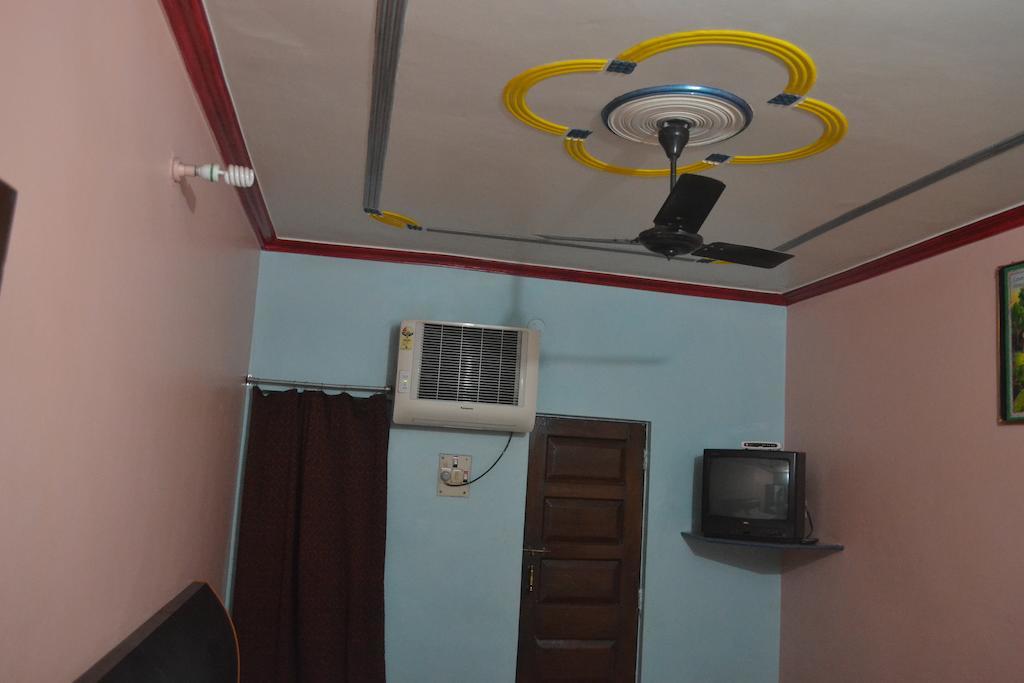 Hotel Sandeep Varanasi Exterior photo